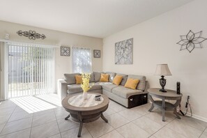 Apartment (3 Bedrooms) | Interior - 4 Mi to Everbank Stadium! Stylish Suburban Retreat (Jacksonville)