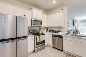 Apartment (3 Bedrooms) | Interior - 4 Mi to Everbank Stadium! Stylish Suburban Retreat (Jacksonville)