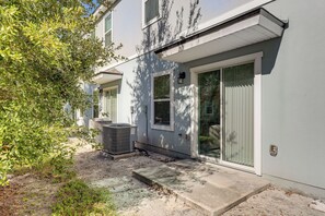Interior - 4 Mi to Everbank Stadium! Stylish Suburban Retreat (Jacksonville)