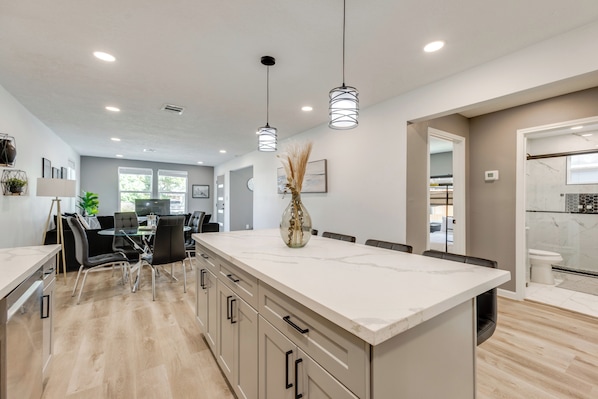 House (3 Bedrooms) | Interior