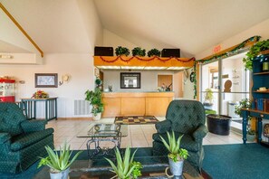 Lobby - Inviting Two-Queen Room Conveniently Close to Dining Spots (Texas County)