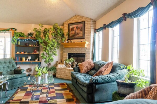 Living area - Inviting Two-Queen Room Conveniently Close to Dining Spots (Texas County)