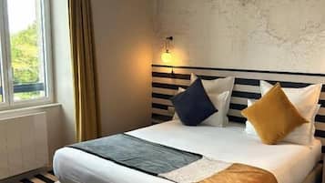 Klassieke kamer, 1 tweepersoonsbed of 2 eenpersoonsbedden | Een bureau, verduisterende gordijnen, geluiddichte muren, gratis wifi