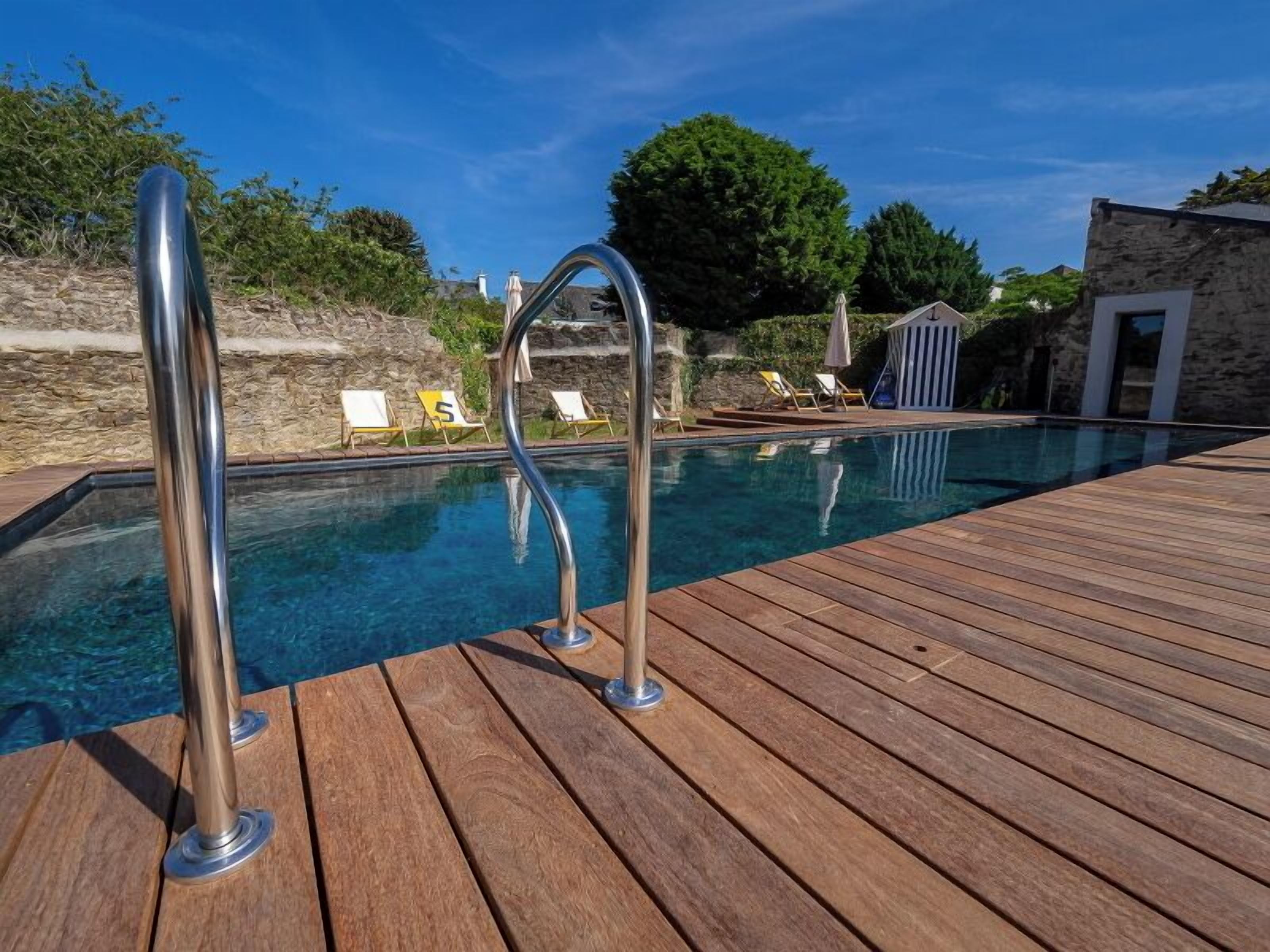 Outdoor pool, open 9:00 AM to 8:00 PM, pool umbrellas, sun loungers