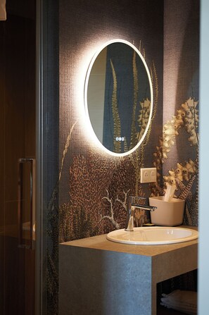Chambre Double Supérieure vue mer | バスルーム | バスアメニティ (無料)、ヘアドライヤー、タオル、石鹸