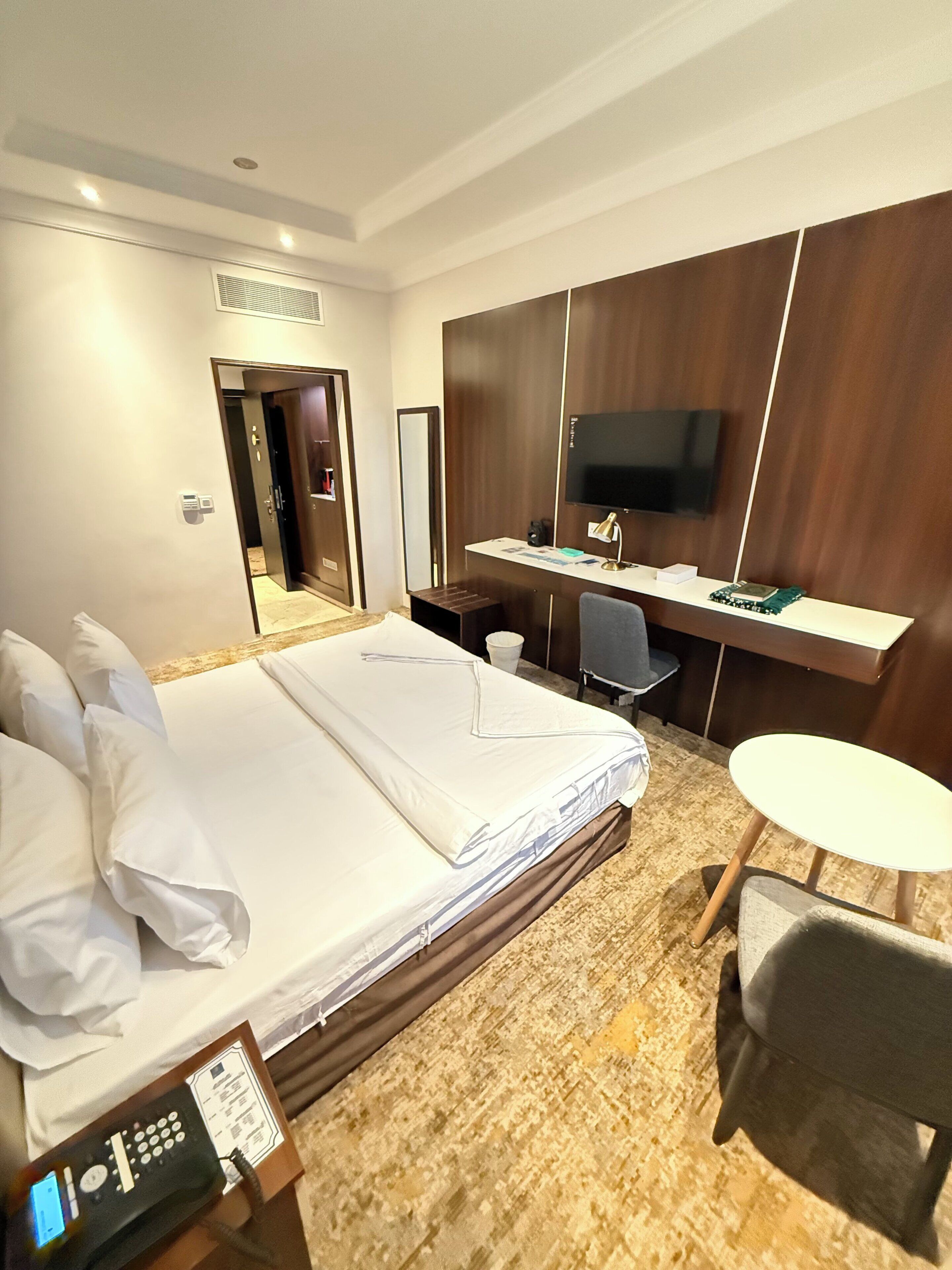In-room safe, laptop workspace, iron/ironing board, free WiFi