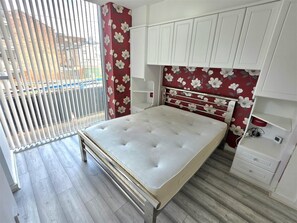 2 bedrooms, iron/ironing board, WiFi, bed sheets - 2 bed Apt in Jewellery Quarter with parking (Birmingham)