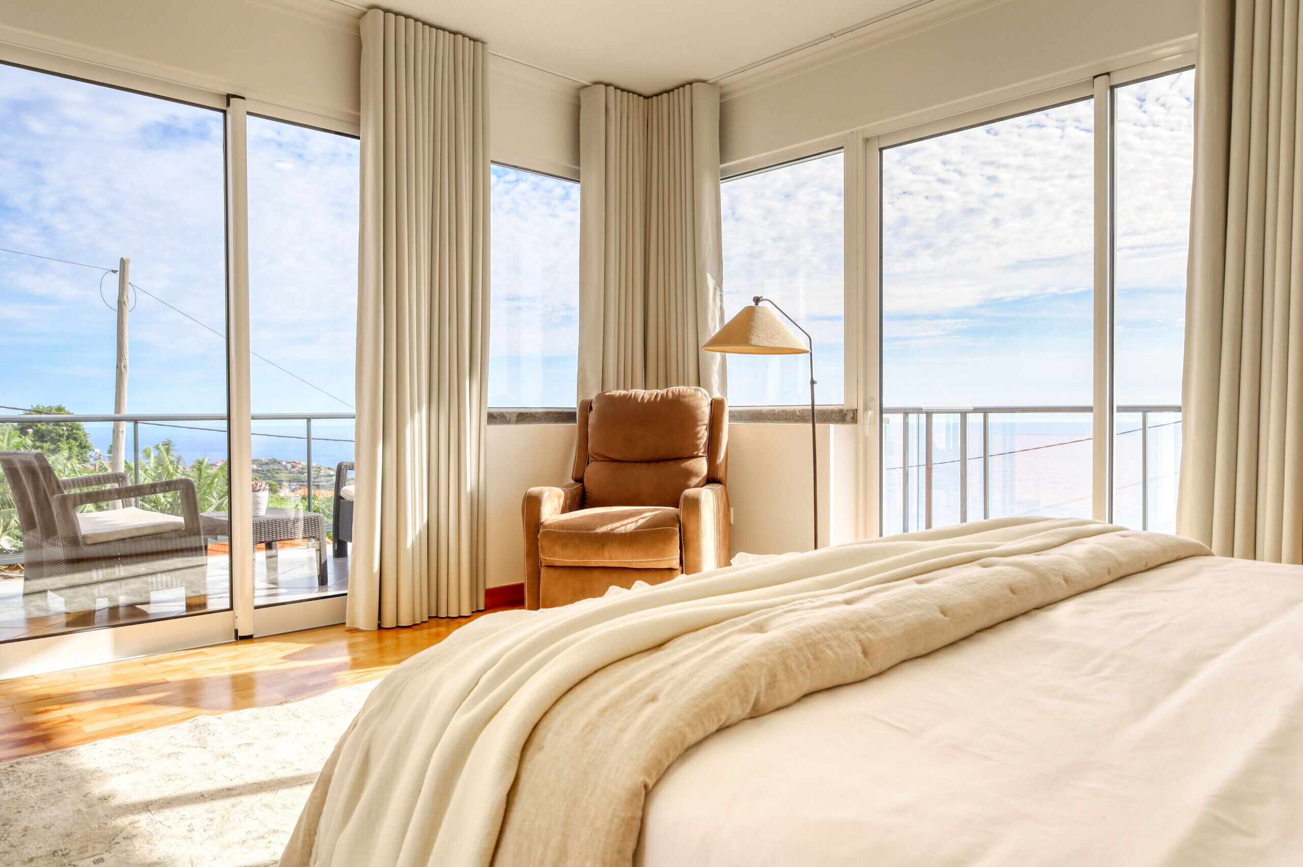 Iron/ironing board, travel crib, free WiFi, bed sheets