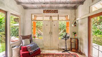 Villa, 1 Bedroom, Kitchen, Garden View | Living room