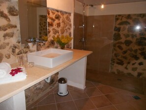 Shower, hair dryer, towels, soap - Discover Corfu - Nature and pure Greece (Chlomos)