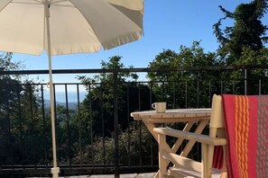Outdoor dining - Discover Corfu - Nature and pure Greece (Chlomos)