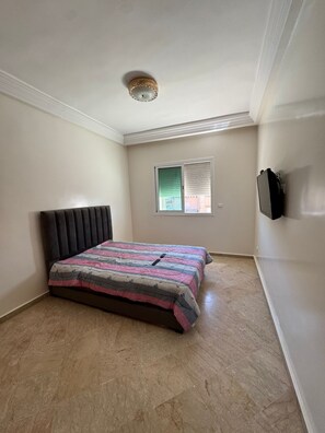 2 dormitoris, planxa i posts de planxar i Internet