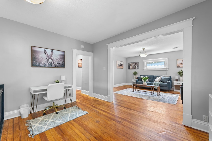 The Maple Attic Bright 3br Retreat Near Downtown - Saint Joseph, MO