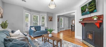 The Maple Attic – Bright 3BR Retreat Near Downtown