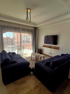 Smart TV - Comfortable poolside apartment near the medina (Marrakesh)