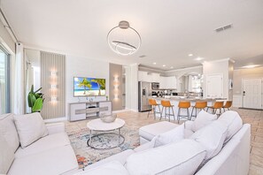 6 bedrooms, Internet - Upstay-solterra Home With Private Pool Hot Tub (Davenport)