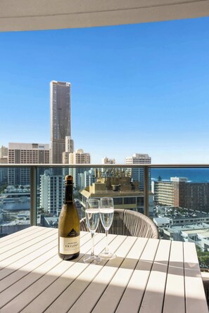 Outdoor dining - Vogue Theme Oceanview Apt | 4 Pools + Spa | Beach (Surfers Paradise)