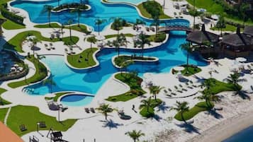 Innendørsbasseng og utendørsbasseng