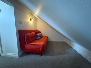 Smart TV - Cosy one bedroom two bed apartment close to liverpool, chester and cheshire oaks (little neston, cheshire)