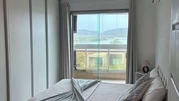 Escrivaninha, ferros/tábuas de passar roupa, Wi-Fi de cortesia