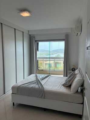 Escrivaninha, ferros/tábuas de passar roupa, Wi-Fi de cortesia