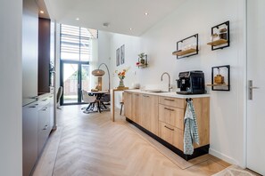 Microondas, horno, parrilla de estufa y lavavajillas 