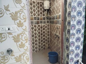 Villa | Bathroom | Shower, towels, soap, shampoo