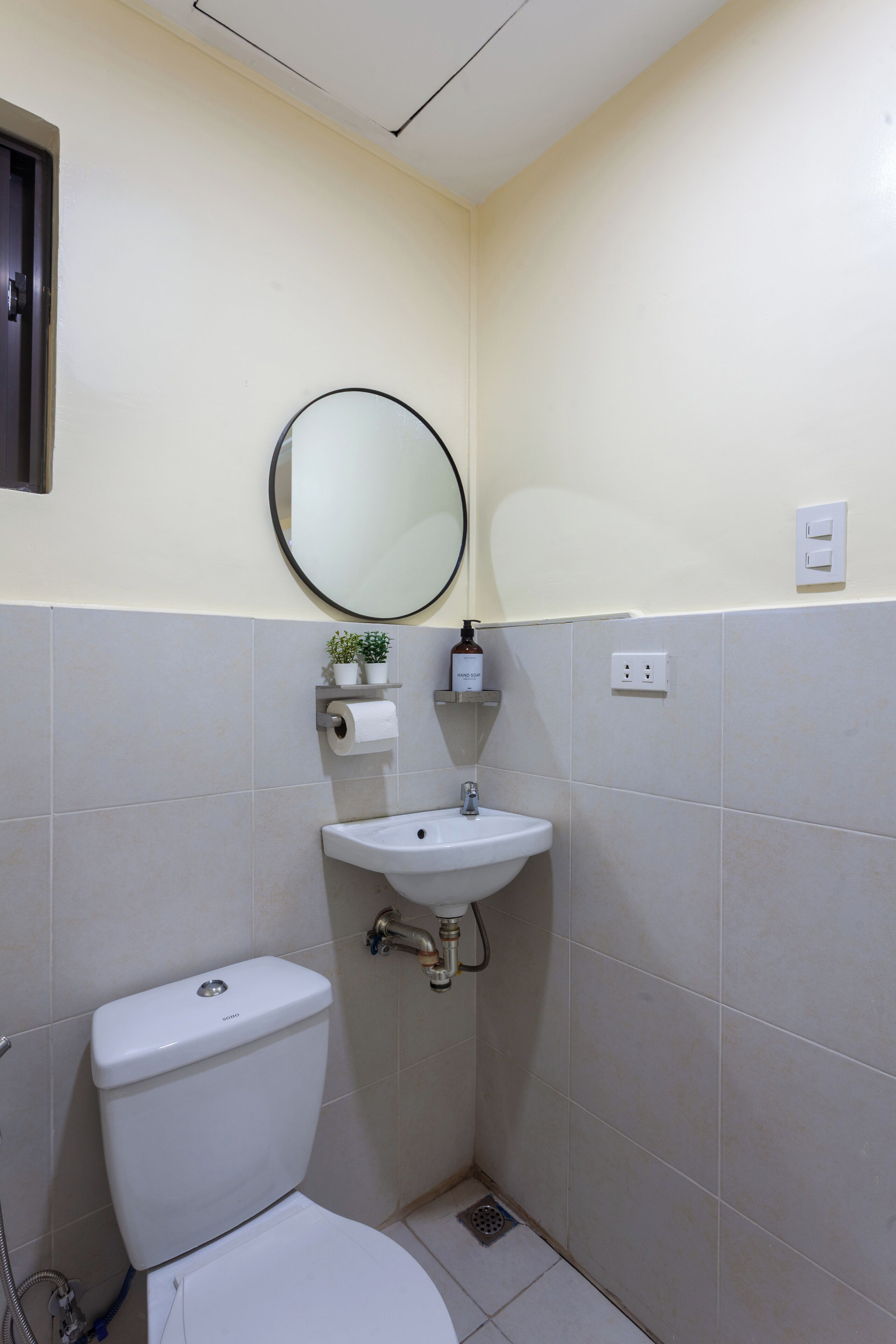 Shower, bidet, towels, soap
