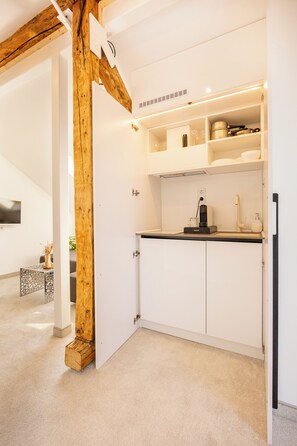 Family Studio Suite, City View | Dapur peribadi | Peti sejuk mini, dapur, alat memasak/pinggan mangkuk/perkakas dapur 