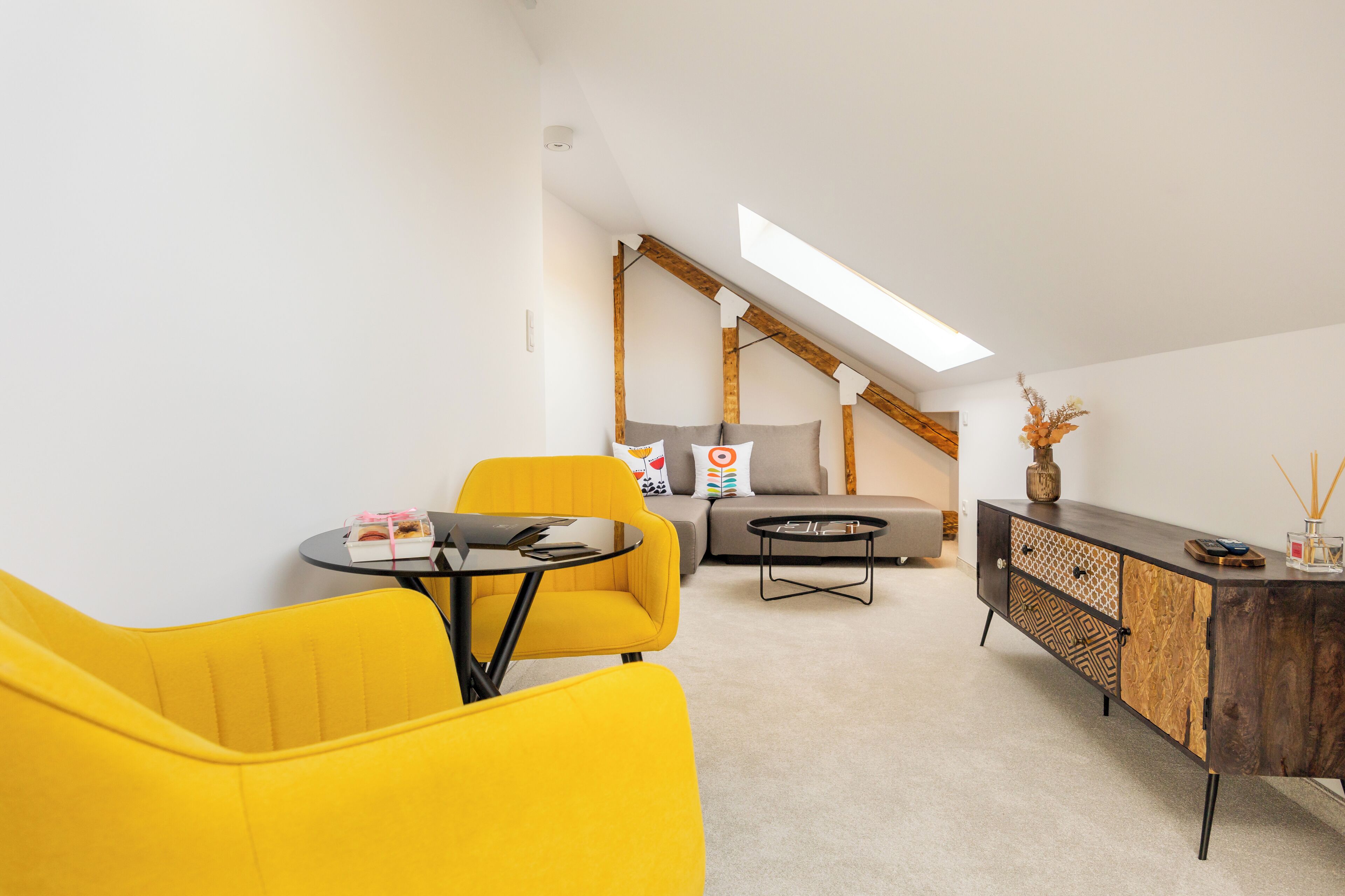 Familien-Studiosuite, Stadtblick | Wohnbereich