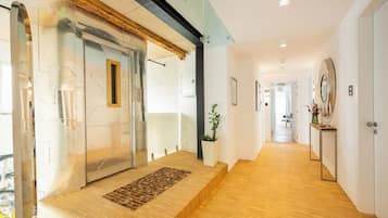 Pintu masuk interior