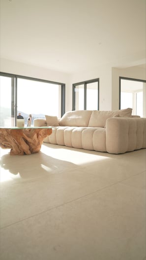 Living area - New villa in Corsica: total sea view, heated pool & panoramic jacuzzi (Calcatoggio)