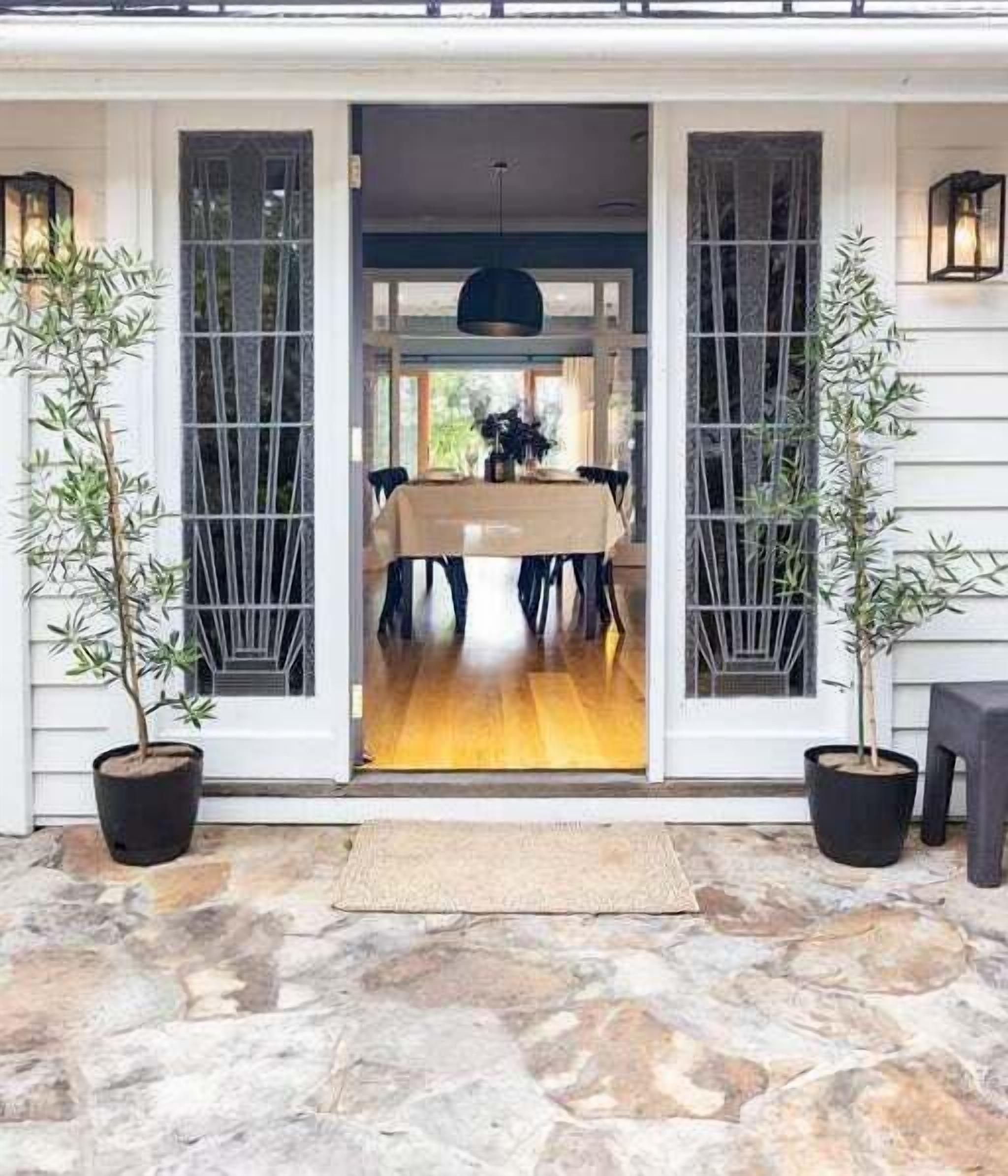 تناول الطعام بالخارج