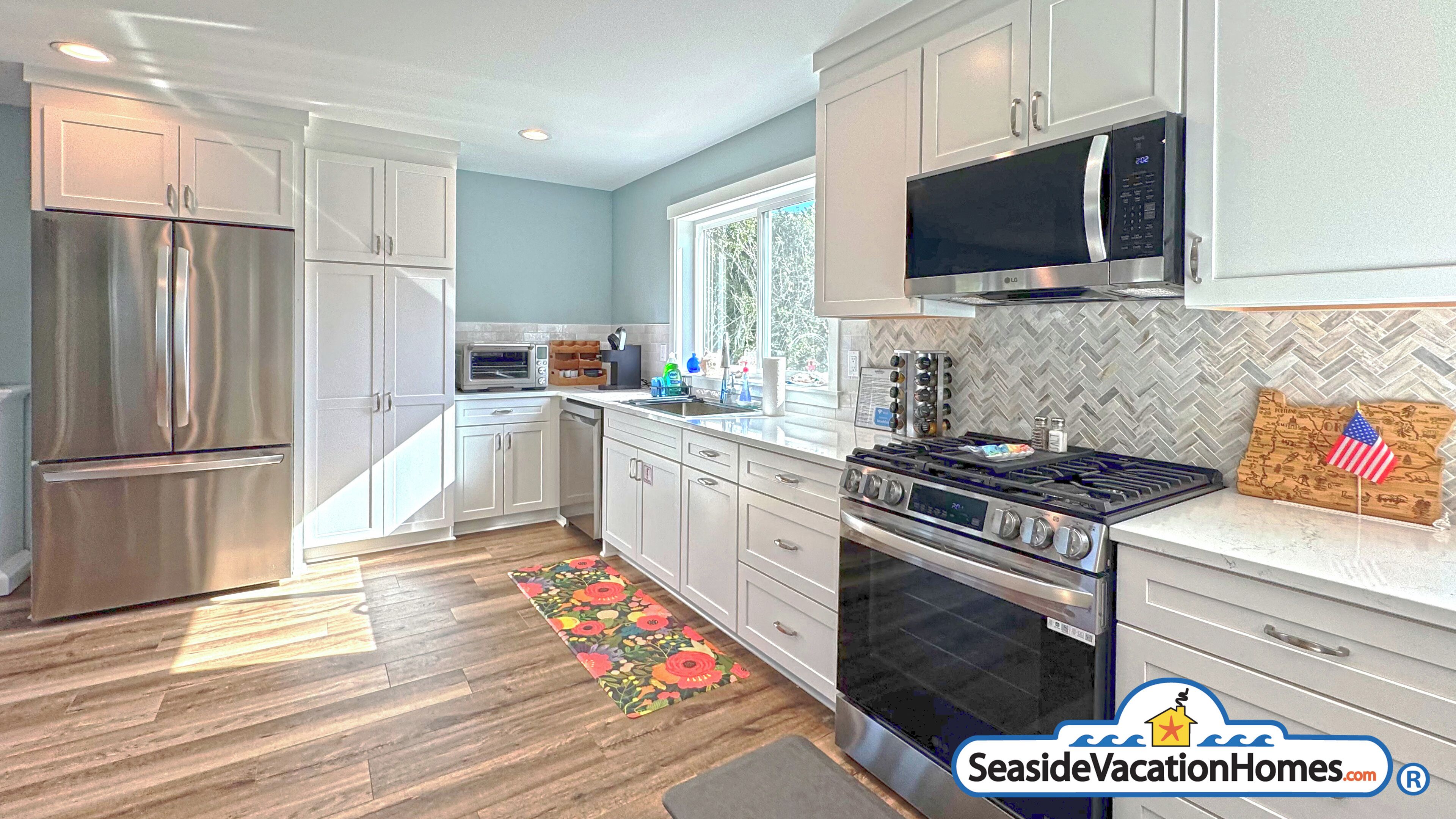 ثلاجة، ميكروويف، فرن، موقد طهي مسطح