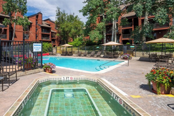 A heated pool - Timber Run — Your Perfect Steamboat Getaway (Steamboat Springs)