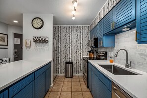 Fridge, microwave, oven, stovetop - Timber Run — Your Perfect Steamboat Getaway (Steamboat Springs)