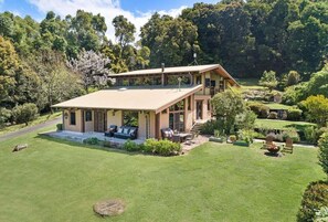 Exterior - Mungari – Mudbrick Home in Berry Rainforest (Bellawongarah)