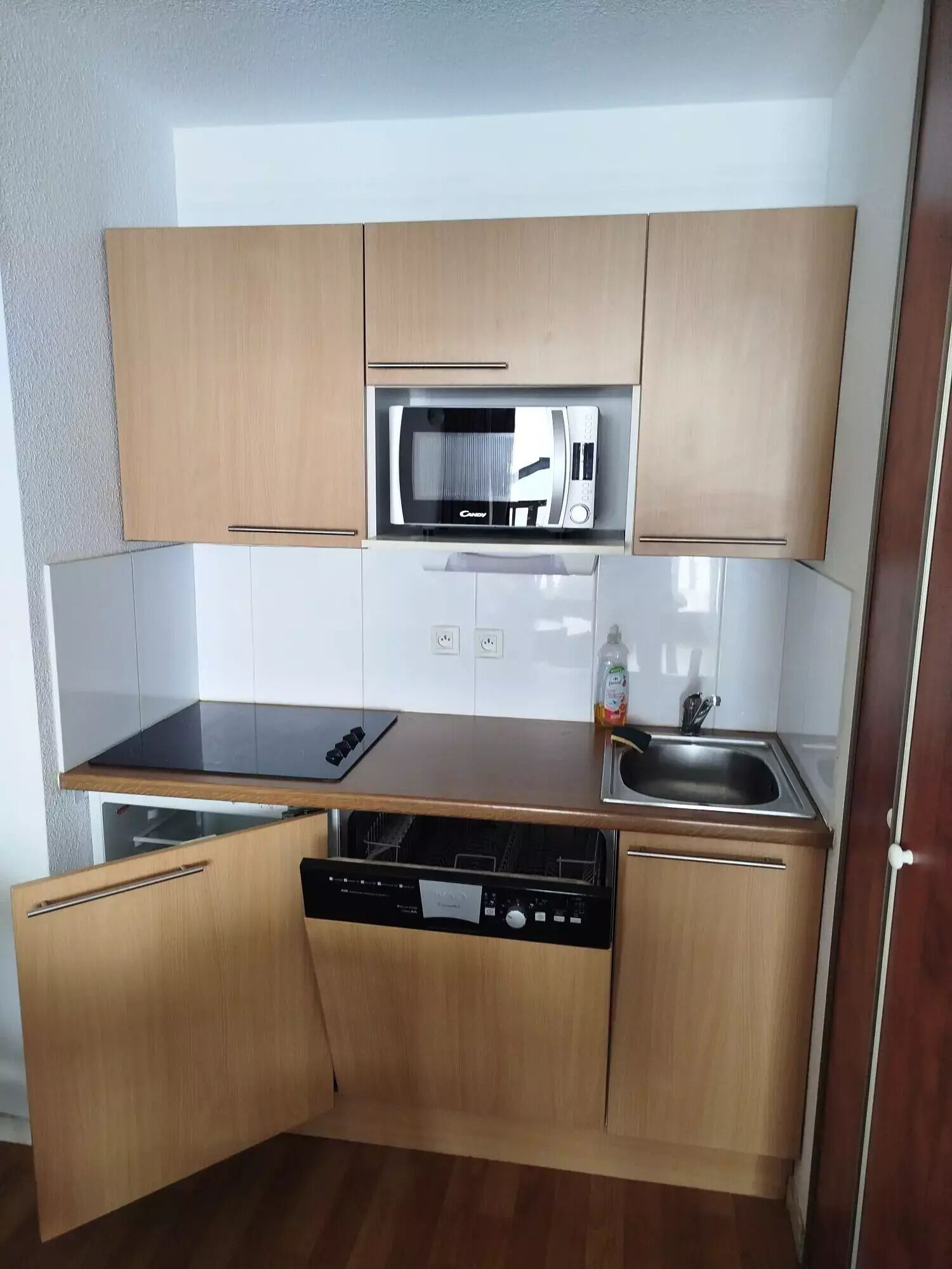 Kühlschrank, Mikrowelle, Geschirrspüler