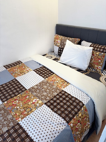 1 bedroom, iron/ironing board, WiFi, bed sheets. Angèle apartment