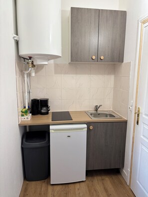 Private kitchen - Angèle apartment (Le Malesherbois)