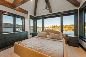 4 bedrooms, desk, travel cot, free WiFi