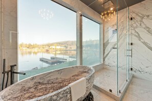 Hair dryer, towels - LAKEFRONT - 5-STAR 4,500 sqft! Hot Tub, Fire Pit, Dock, Fireworks & Fireworks (Big Bear Lake)