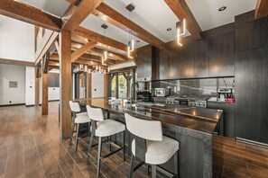 Fridge, microwave, oven, stovetop - LAKEFRONT - 5-STAR 4,500 sqft! Hot Tub, Fire Pit, Dock, Fireworks & Fireworks (Big Bear Lake)