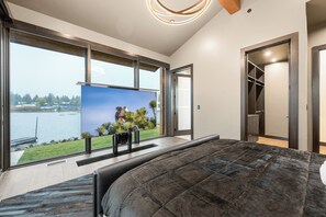 4 bedrooms, desk, travel crib, free WiFi