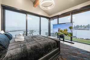 4 bedrooms, desk, travel cot, free WiFi