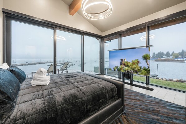 4 bedrooms, desk, travel crib, free WiFi