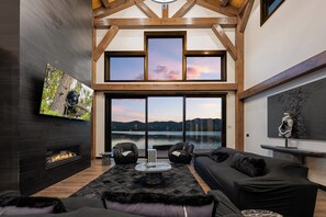 Smart TV y chimenea 