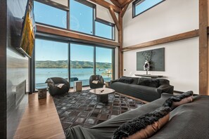 Smart TV y chimenea 
