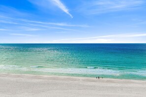 På stranden