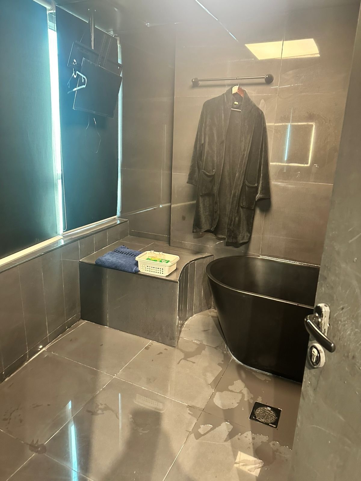 Pyyhkeet, saippua, vessapaperi